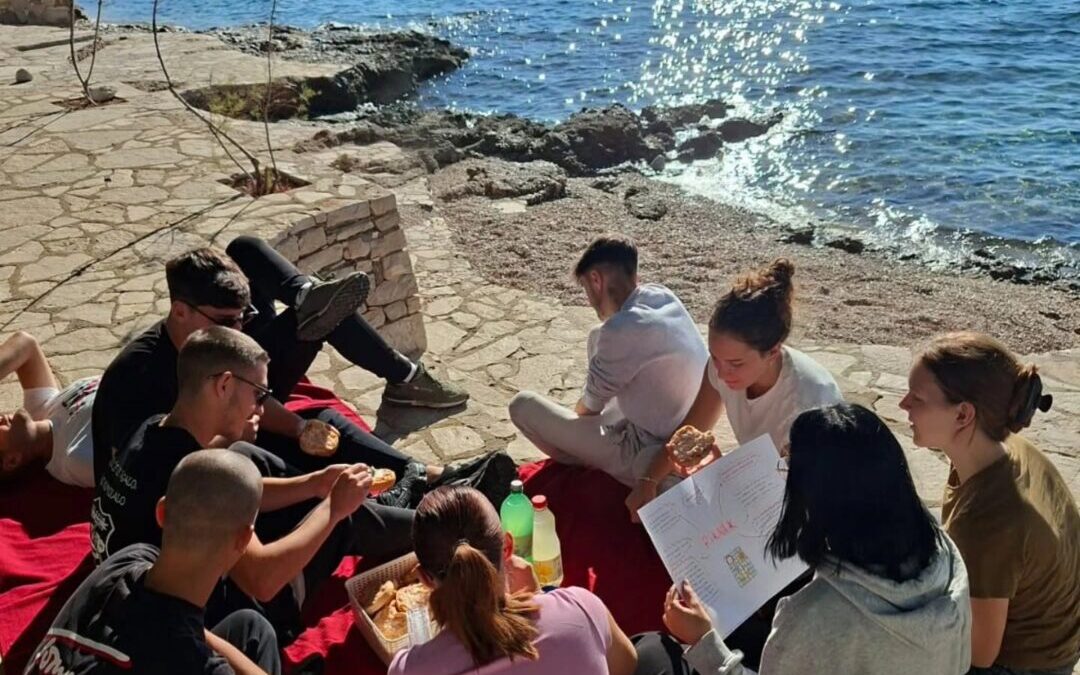Piknik uz more: Učenje i druženje izvan učionice!